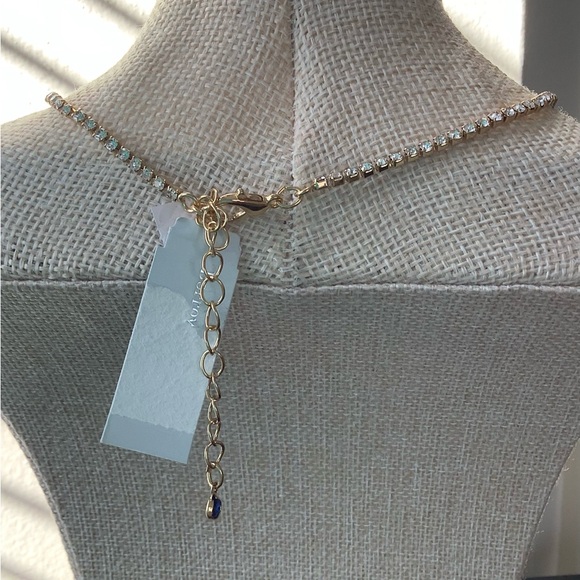 Radiant Silver Necklace with Floral Pendant - Picture 4 of 4